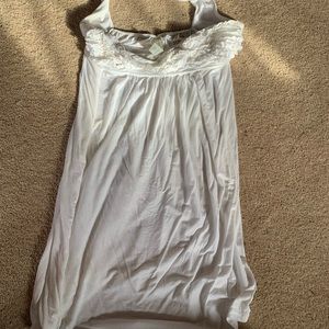 White long tie around the neck tube top type shirt